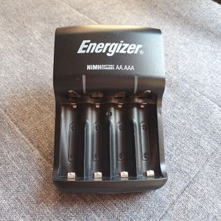 Cargador Energizer Pilas AA/AAA NiMH Enchufe UK