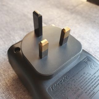 Cargador Energizer Pilas AA/AAA NiMH Enchufe UK