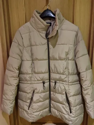 Abrigo acolchado beige mujer