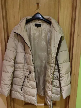 Abrigo acolchado beige mujer