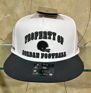 Gorra Jordan Football Negra y Blanca