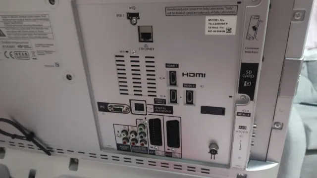 Televisor Panasonic LCD 32 Gris/Morado