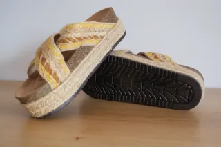 Sandalias de verano con plataforma. Yute/Esparto