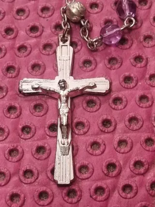 Rosario Morado con Medalla y Crucifijo