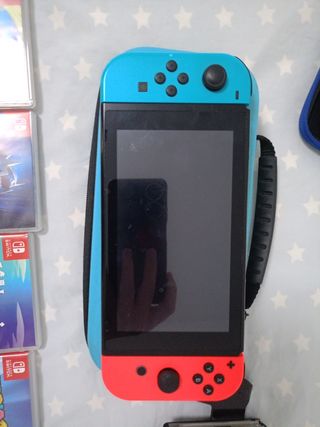 Nintendo Switch con 4 juegos