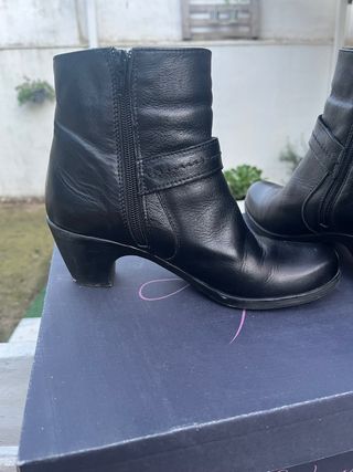 Botines Alpe negros piel tacón