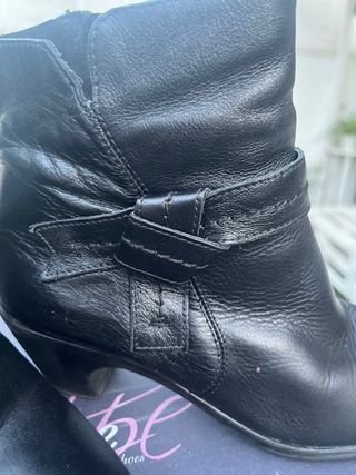 Botines Alpe negros piel tacón