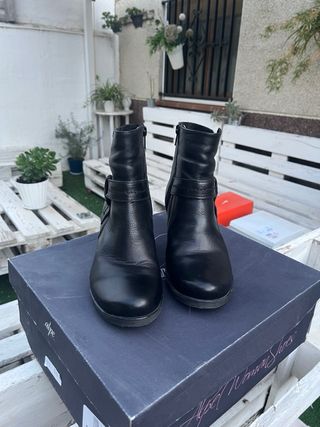 Botines Alpe negros piel tacón