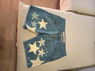 Pantalón corto vaquero estrellas