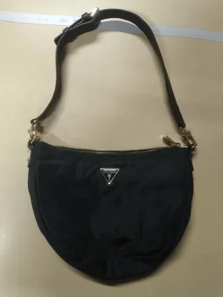 Bolso Guess negro pequeño