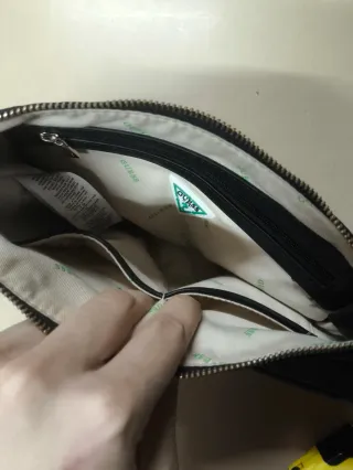 Bolso Guess negro pequeño