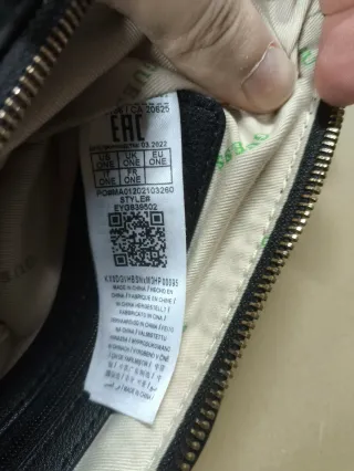 Bolso Guess negro pequeño