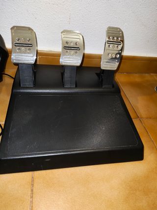 THRUSTMASTER T300 Ferrari Integral Alcántara
