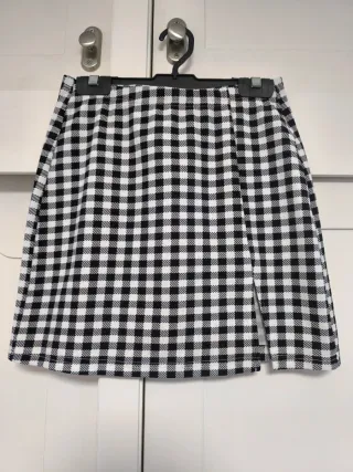 Falda corta cuadros blanco y negro
