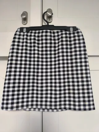 Falda corta cuadros blanco y negro