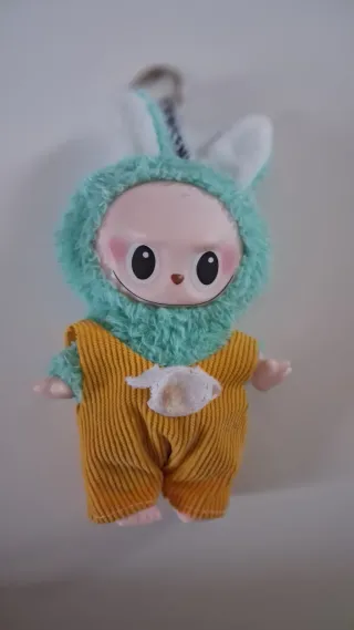 Labubu peluche con capucha de conejo