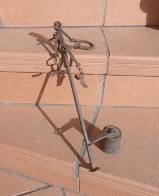 Balanza romana antigua de metal