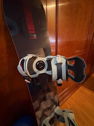 Set Snowboard: Tabla 155cm y Botas Talla 43