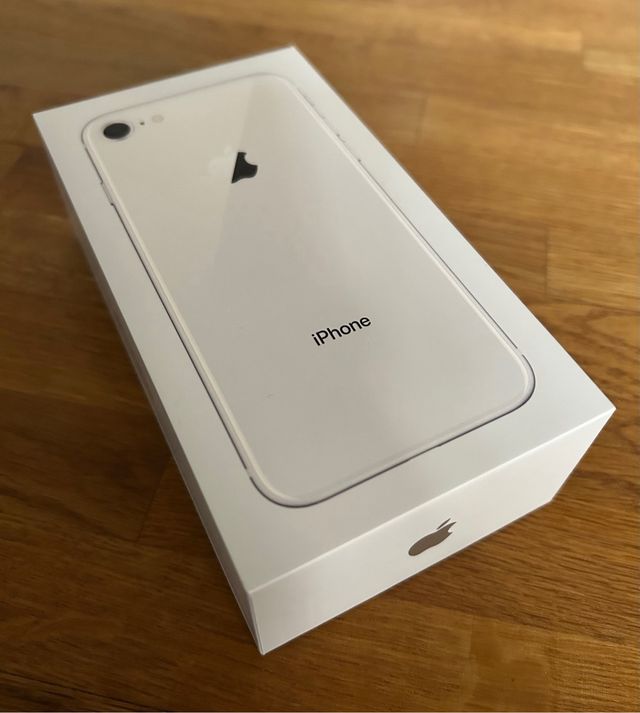 iPhone 8 con caja