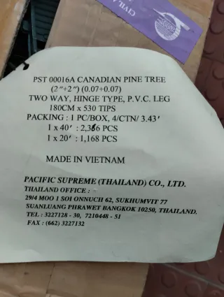 Due alberi di Natale nuovi e imballati. 35 €