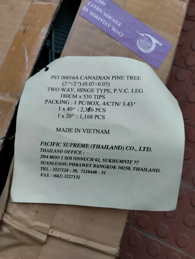 2 Árvores de Natal novas e embaladas. 35 €