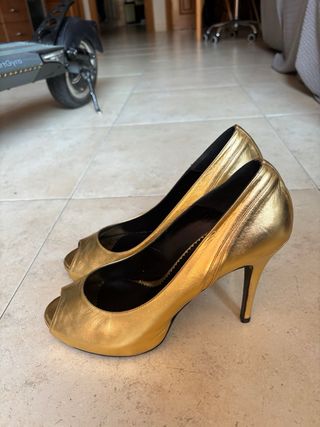 Zapatos Rosa Clara Dorados Talla 39