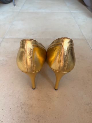 Zapatos Rosa Clara Dorados Talla 39