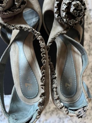 Sandalias Ezzio Tacón Alto Gris