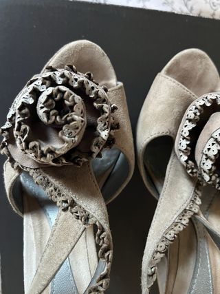 Sandalias Ezzio Tacón Alto Gris