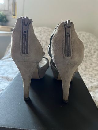 Sandalias Ezzio Tacón Alto Gris