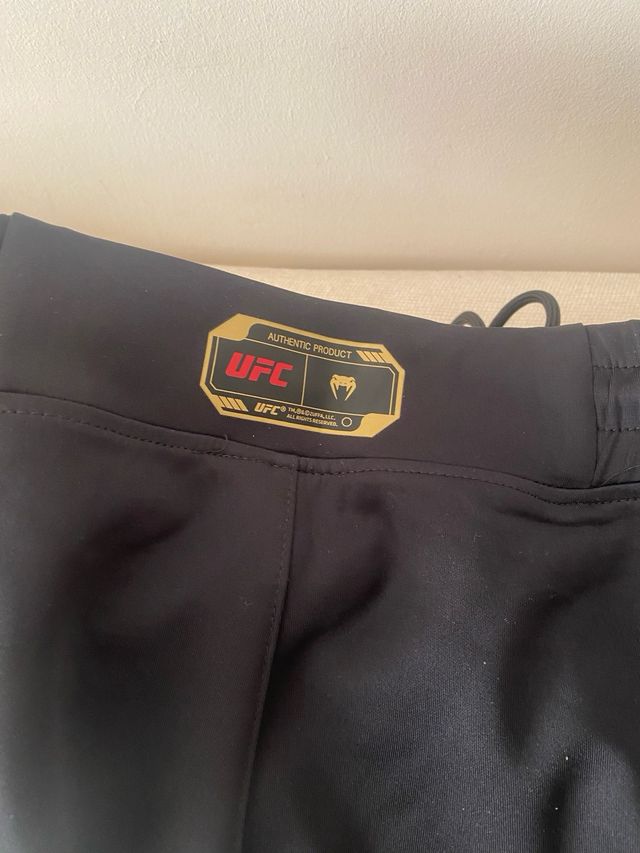 Pantalones deportivos Venum UFC Negro/Dorado