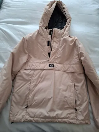 Abrigo Pull and Bear rosa talla S