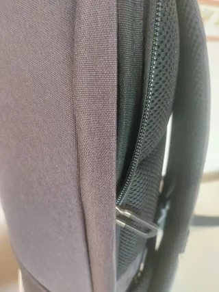 Mochila Antirrobo Negra y Gris