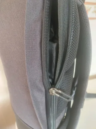Mochila Antirrobo Negra y Gris