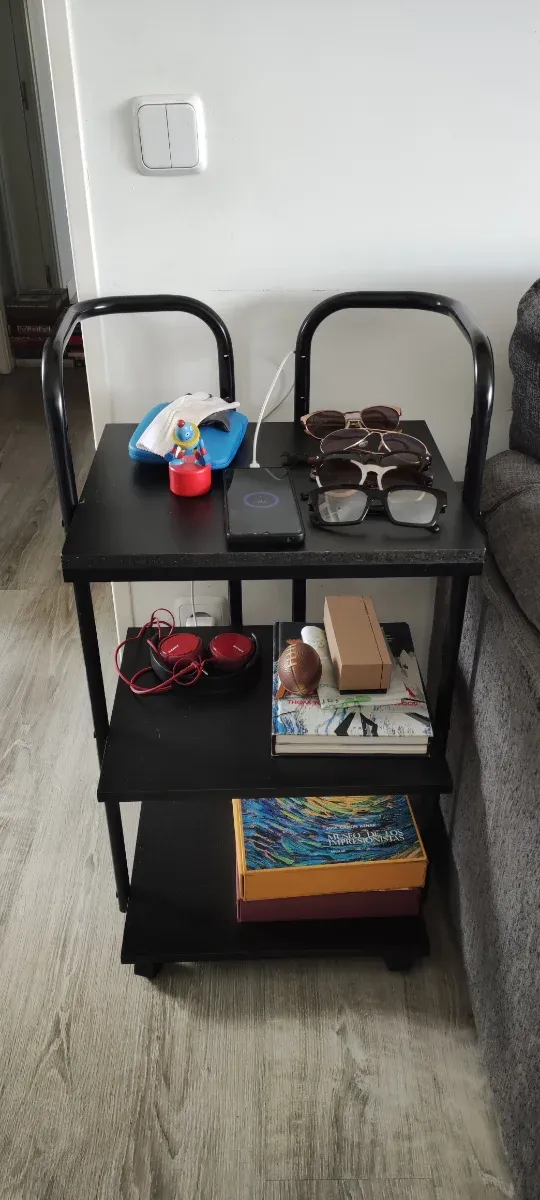 Estante con ruedas negro