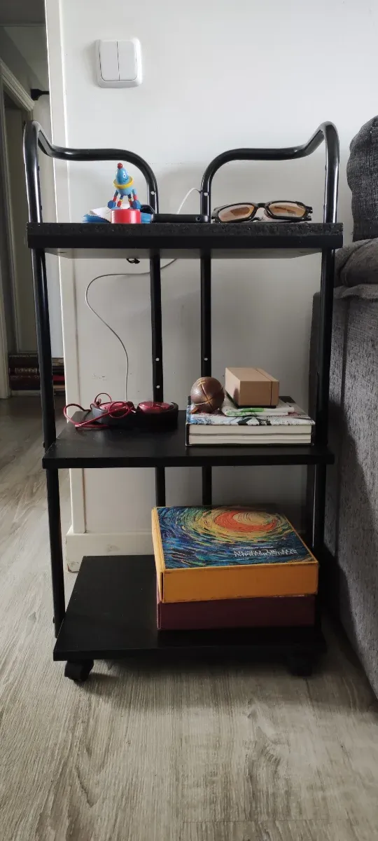 Estante con ruedas negro