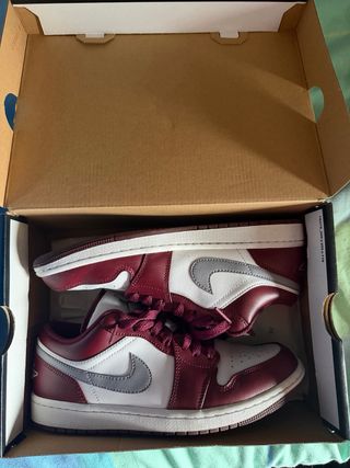 Zapatillas Jordan Rojas y Blancas