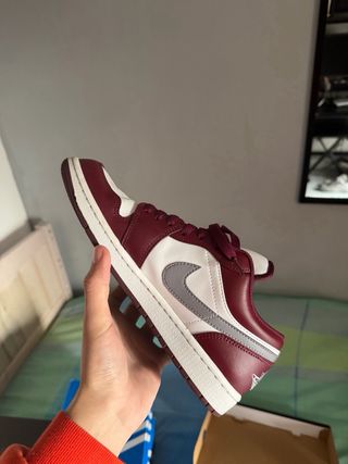 Zapatillas Jordan Rojas y Blancas