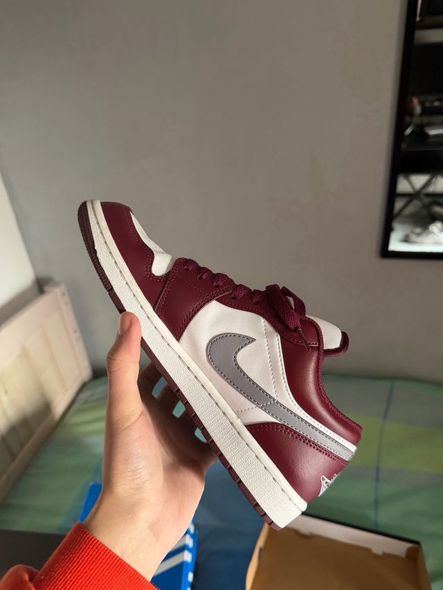 Zapatillas Jordan Rojas y Blancas