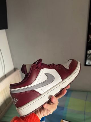 Zapatillas Jordan Rojas y Blancas