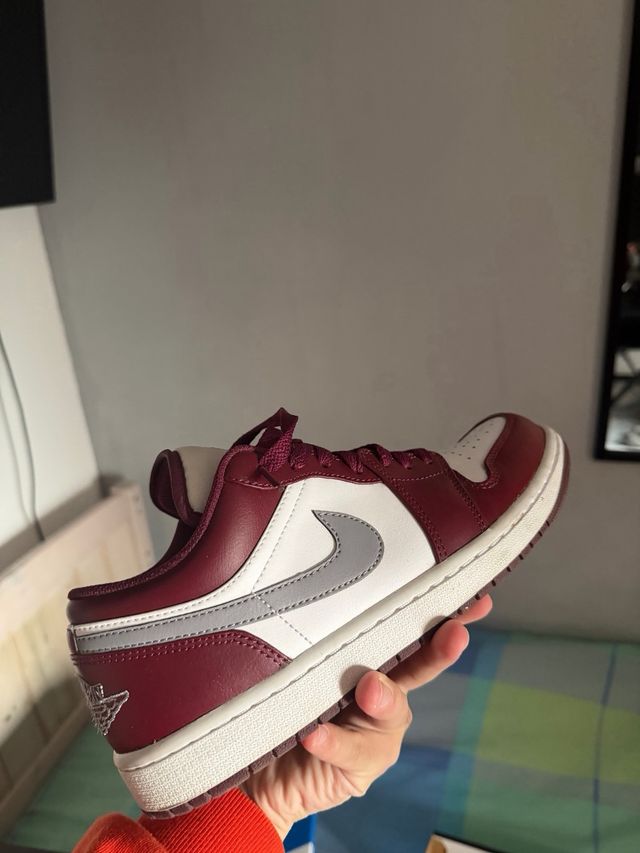 Zapatillas Jordan Rojas y Blancas