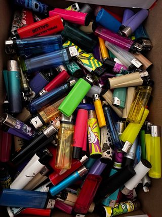 Lotto +200 accendini vari