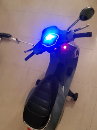 Moto Vespa Eléctrica Niños