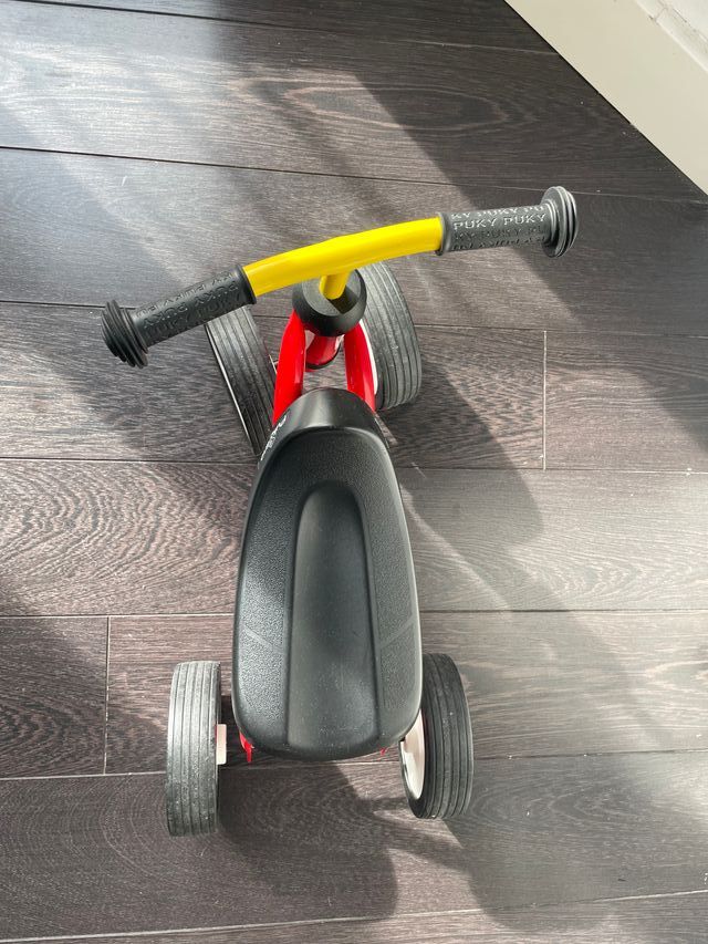 Correpasillos Pukylino Mini Triciclo Rosso