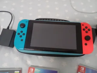 Nintendo Switch + 4 Juegos + Accesorios