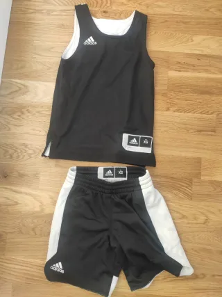 Conjunto Adidas Niño Camiseta y Pantalón Corto XS