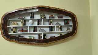 Cornice Ovale con Libri Decorativi