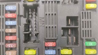 CAJA RELES RENAULT SCENIC III (JZ)(2009->) 1.9 GRAND DYNAMIQUE [1,9 LTR. - 96 KW DCI DIESEL FAP]