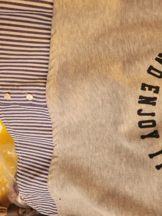 Sudadera gris con estampado de moto