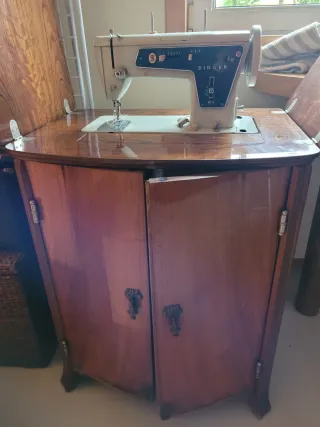 Máquina de coser Singer antigua